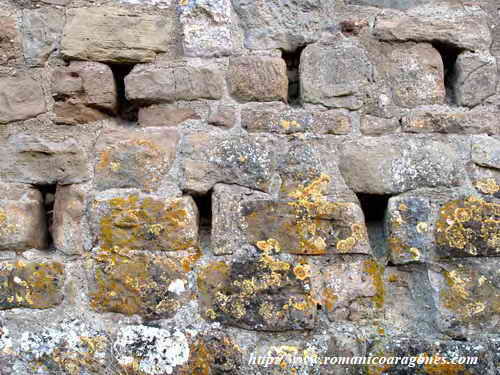 DETALLE EXTERIOR DE LAS ASPILLERAS PARA VERTER LQUIDOS INFLAMABLES